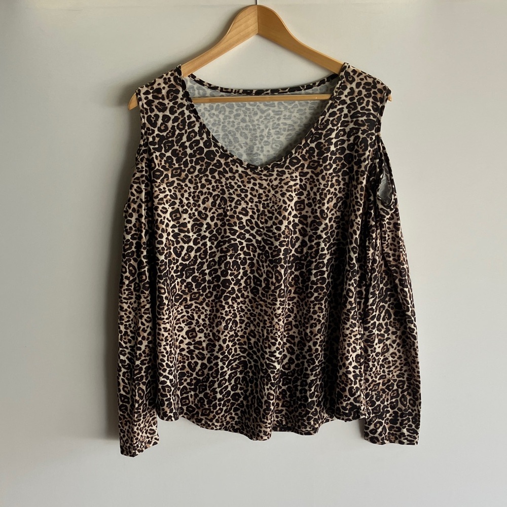 Elegant Leopard Print Cold Shoulder Blouse